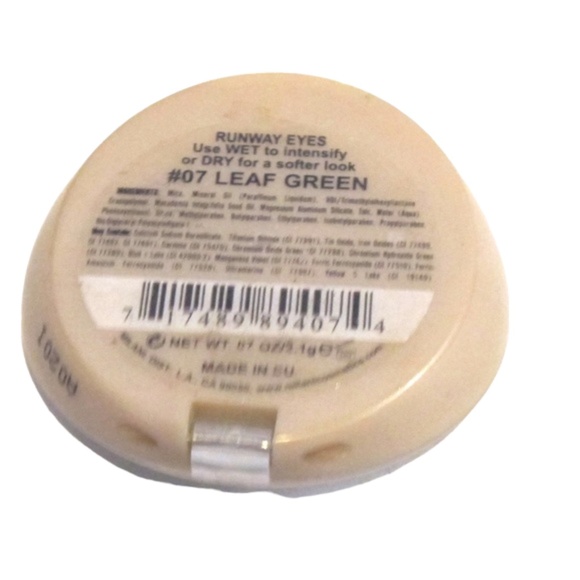 Milani Runway Eyes Eyeshadow - 07 Leaf Green - Picture 2 of 2